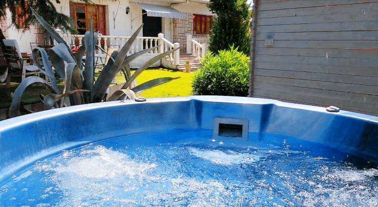Charming house with hot tub | Pet-friendly — photo 4