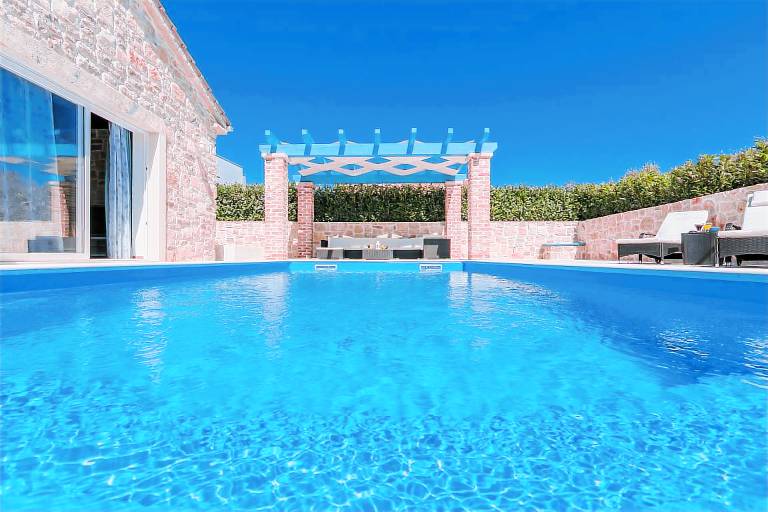 Fully equipped lovely villa with private pool, patio & yard | Next to the beach | Dogs allowed — photo 4
