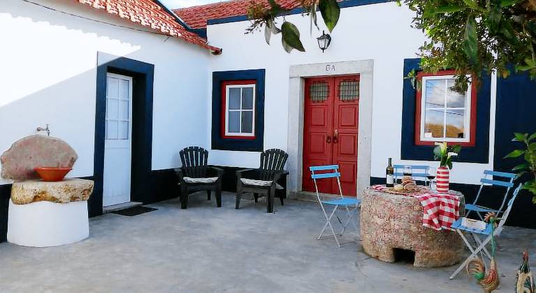 Vacation home with patio, yard & BBQ — photo 5