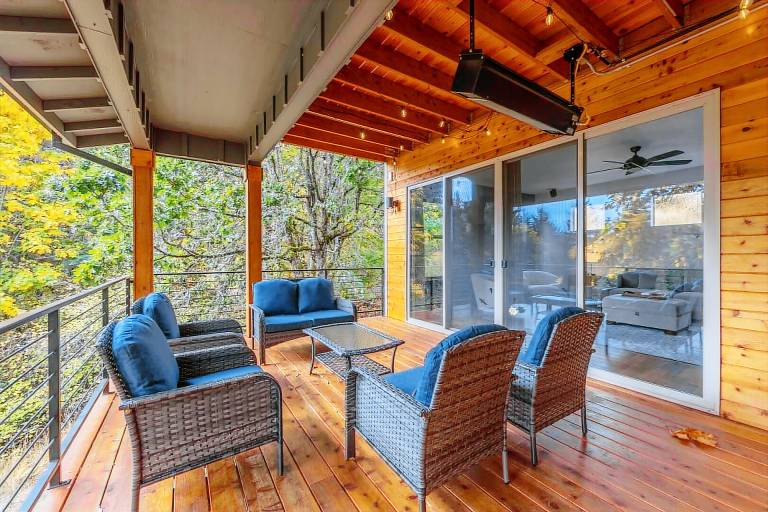 House with yard & private pool — photo 4