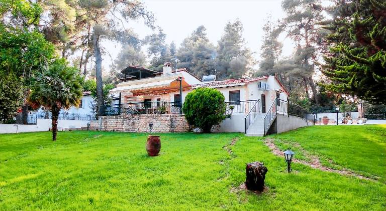 Big house with garden, terrace & grill | Pet-friendly in Kassandra