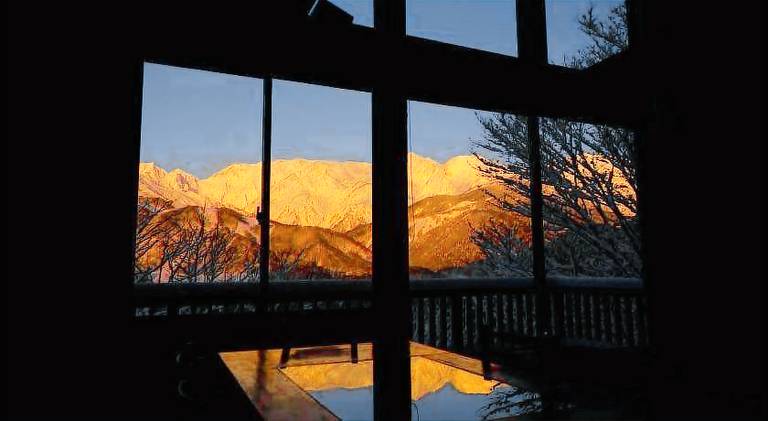 Chalet with hot tub in Hakuba