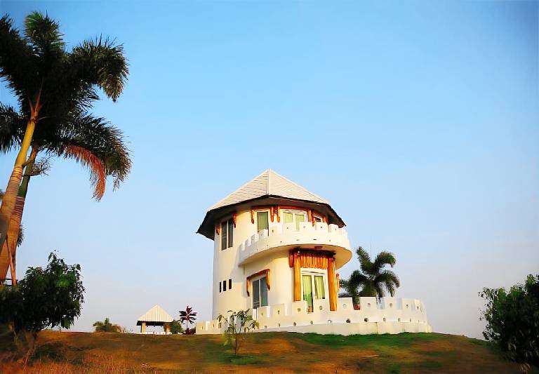 Banrai Pornsawun in Suan Phueng