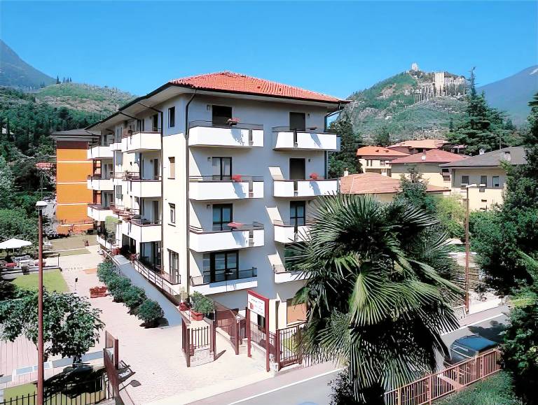Serviced apartment with terrace & yard in Arco