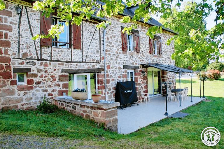Gite with grill, private pool & yard — photo 5