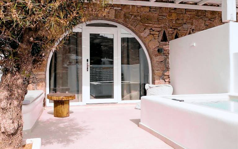 Children-friendly villa with yard, patio & jacuzzi | Mountain view | Pets are welcome — photo 3