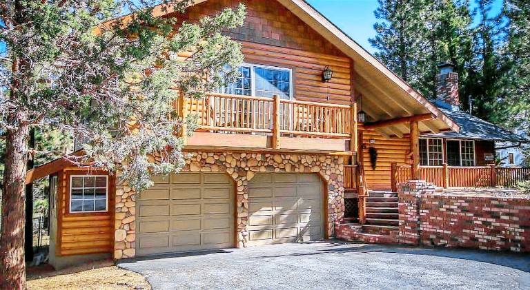 House with jacuzzi & barbeque in Big Bear Lake, CA