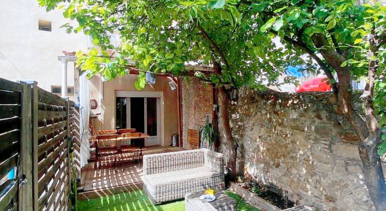 Holiday apartment with yard & patio in La Valette-du-Var