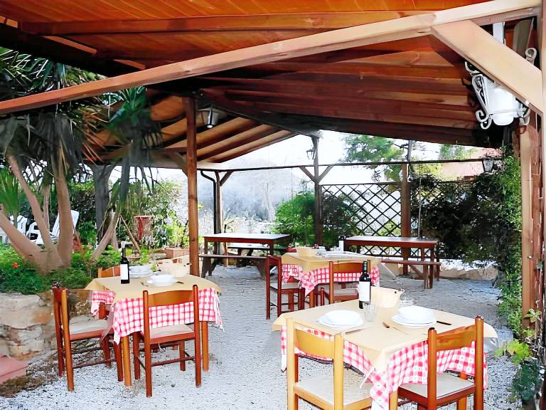 Farm with pool, patio & yard — photo 4