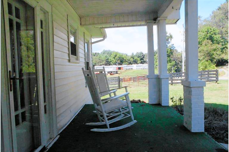 Hillsville Vacation Rentals from 55 HomeToGo