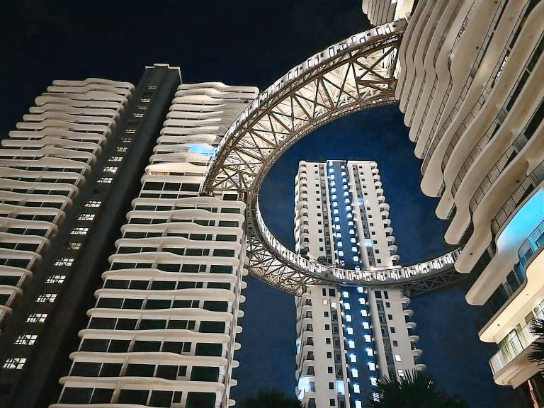 Apartment with pool in Kuala Lumpur