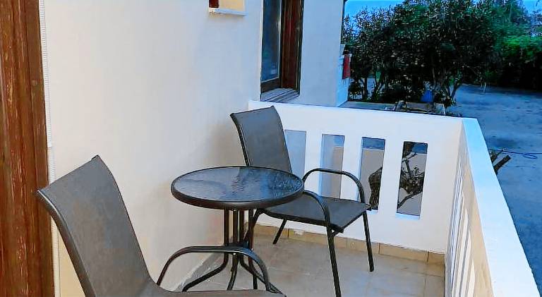 Charming serviced apartment with yard & terrace | Close to the beach | Pets are welcome — photo 4