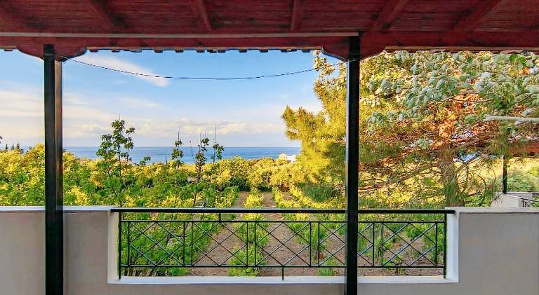 House with terrace & yard in Pylos-Nestoras