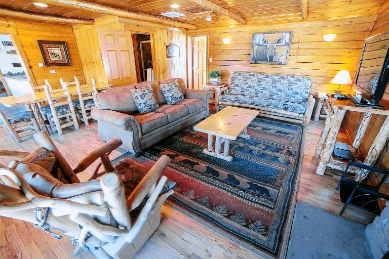 Cabin with terrace & private pool — photo 4