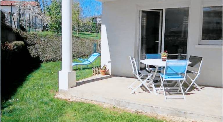 Apartment with pool — photo 3
