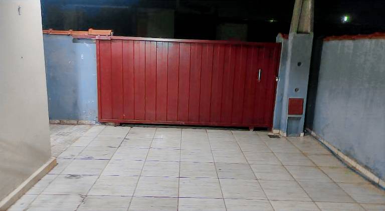 QUARTO CONFORTAVEL COM GARAGEM