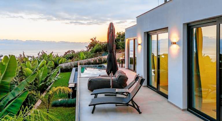 Beautiful villa with terrace, yard & private pool | Pets allowed — photo 5