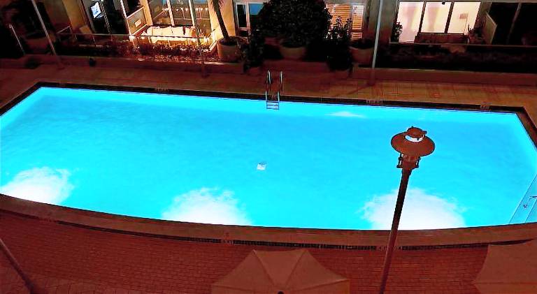 Channelside Luxury Retreat Spacious 2BR 2BA Condo with Pool, Balcony, Sauna & Gym — photo 4