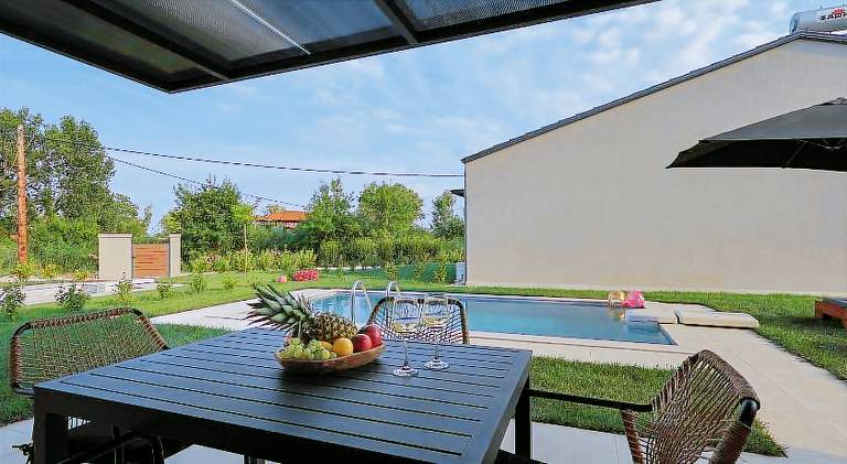 Pleasant villa with private pool, patio & yard | Close to the beach | Perfect for remote work | Dogs allowed — photo 2