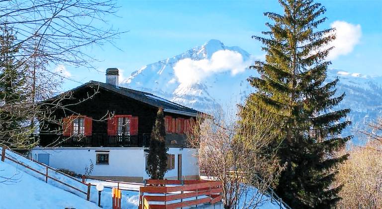Chalet with 3 rooms for 8 persons in Martigny