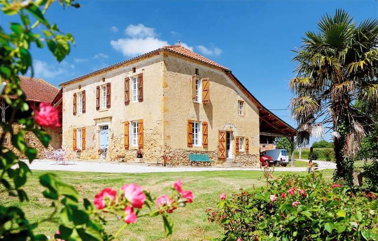 Fully equipped charming vacation home with terrace, fast internet & barbeque | Garden view | Perfect for remote work | Pet-friendly in Tarbes