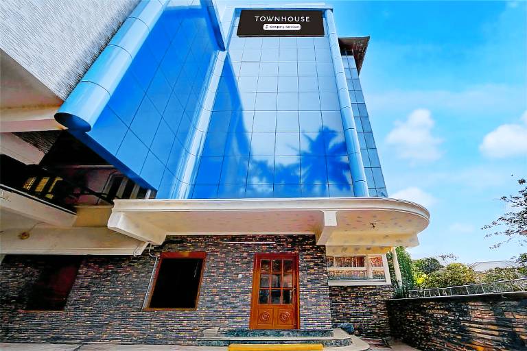 Super Townhouse Green Field Stadium Karyavattom