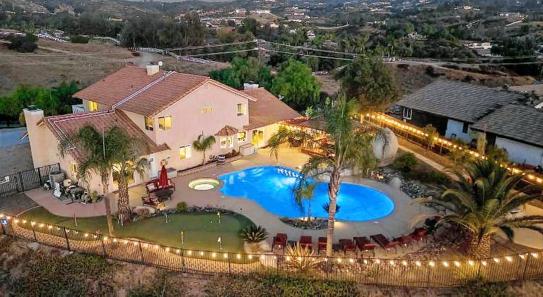 Ample house with jacuzzi & pool | Good for workation | Pet-friendly in Temecula, CA