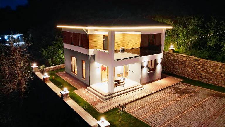 Fully equipped spacious villa with yard, barbeque & hot tub | Good for workation | Dogs allowed — photo 3