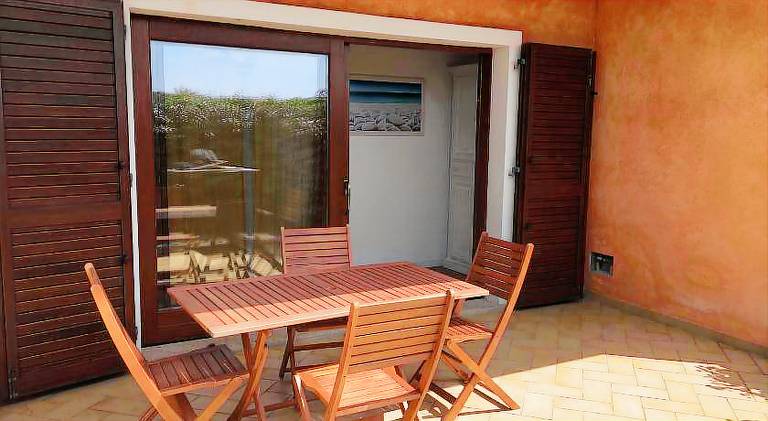Holiday apartment with yard | Close to the beach | Pets allowed in Palau