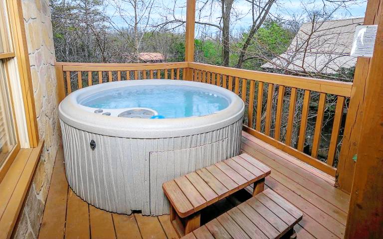 Child-friendly cabin with pool, BBQ & jacuzzi | Mountain view | Pets allowed in Pigeon Forge, TN