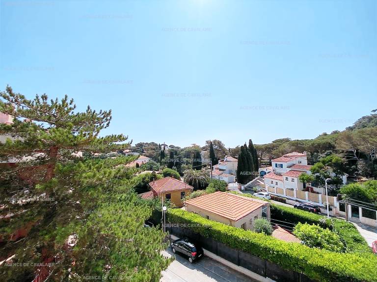 "Charming Apt Near Beach & Shops, Parking Included, Cavalaire-sur-Mer" in Cavalaire-sur-Mer