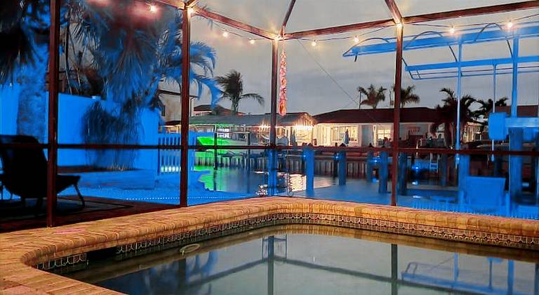 Vacation home with pool | Pets are welcome — photo 3