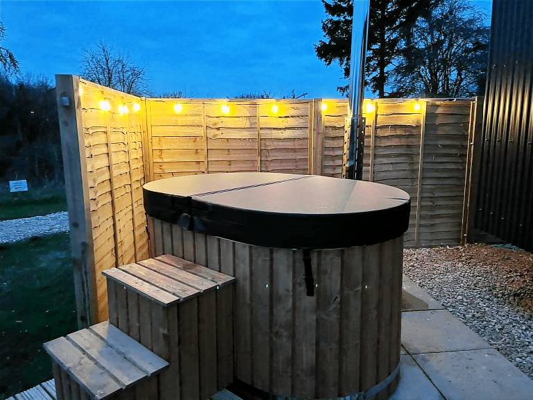 Child-friendly cabin with BBQ & hot tub | Dogs allowed — photo 3