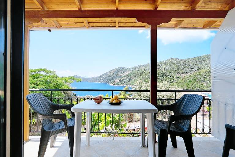 Studio Mikros Gialos
