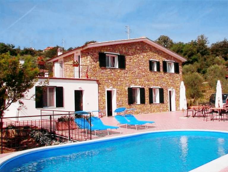 Holiday apartment with yard, grill & pool | Mountain view in Imperia