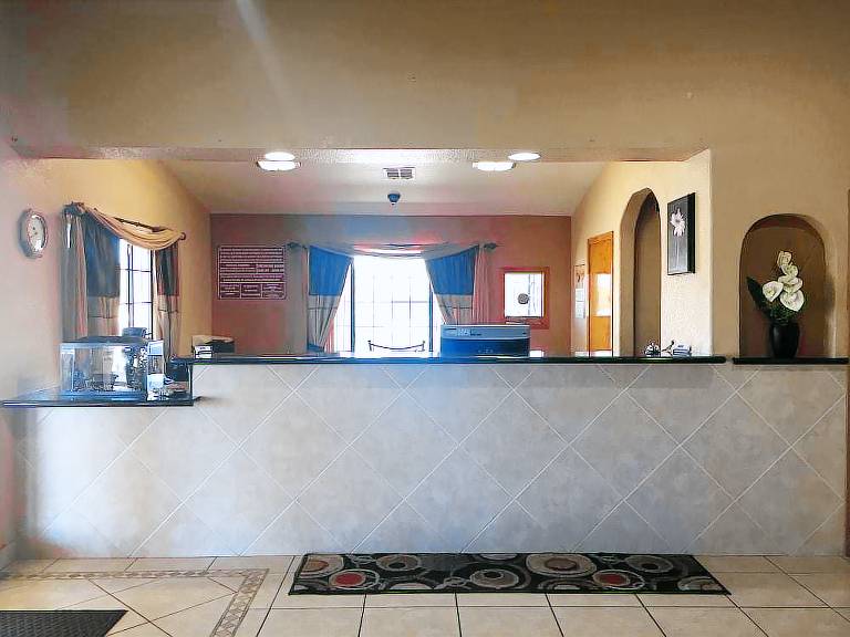 Royal Inn Pearsall — photo 4