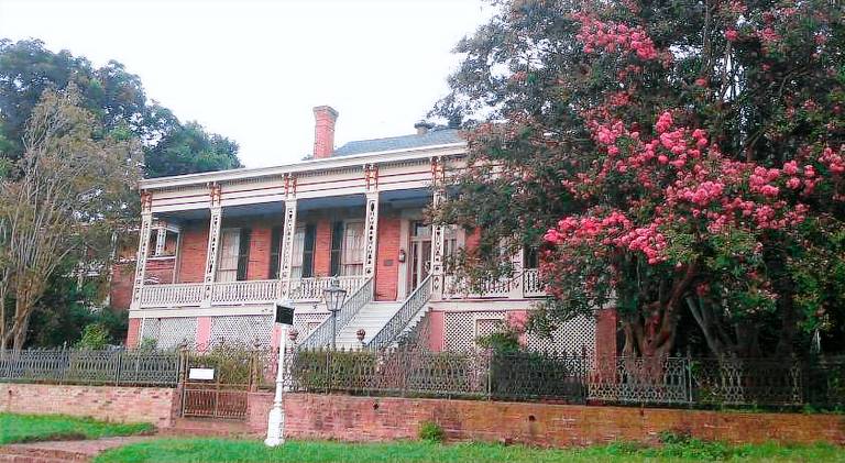 Corners Mansion Inn - A Bed and Breakfast in Vicksburg, MS