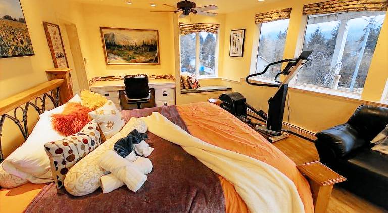 Kelli Creek Cottage - REDUCED PRICE ON TOURS — photo 2