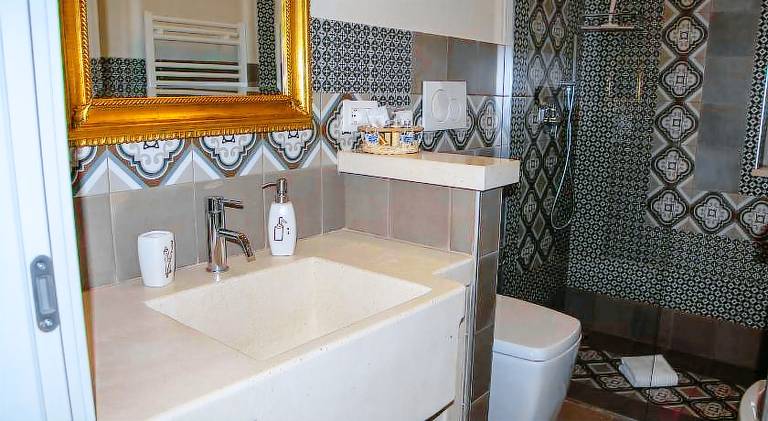 Villa with jacuzzi — photo 2