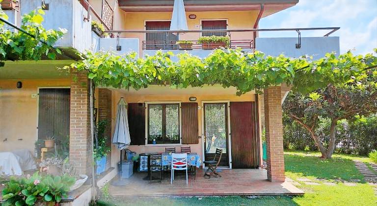 Holiday apartment with garden, grill & pool — photo 2