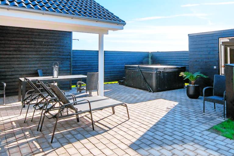 House with sauna, pool & terrace — photo 3