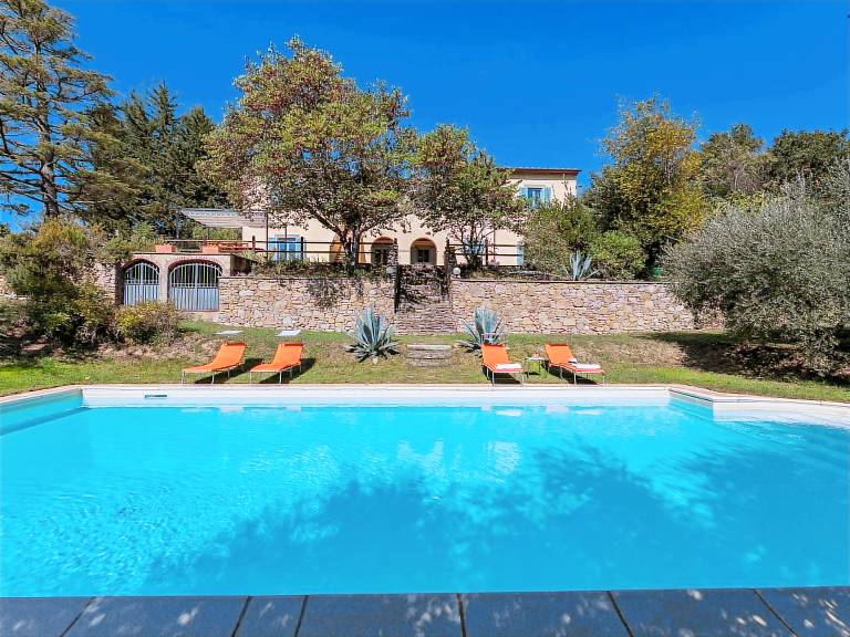 Child-friendly villa with private pool, BBQ & patio | Pool view | Pet-friendly — photo 2
