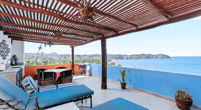 Vacation home with pool — photo 4
