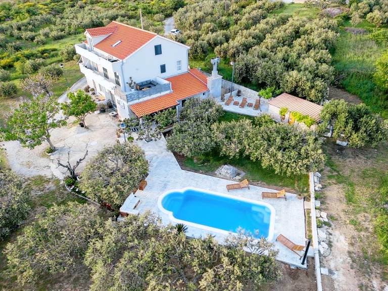 Vacation home with private pool, patio & yard | Sea view | Dogs allowed in Podstrana
