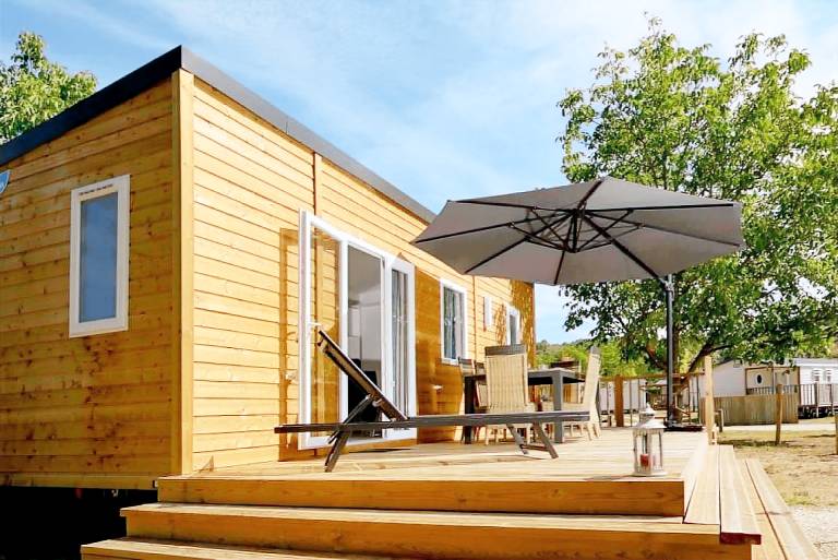 Child-friendly charming camping suite with heated pool, patio & barbeque | Pets are welcome — photo 3