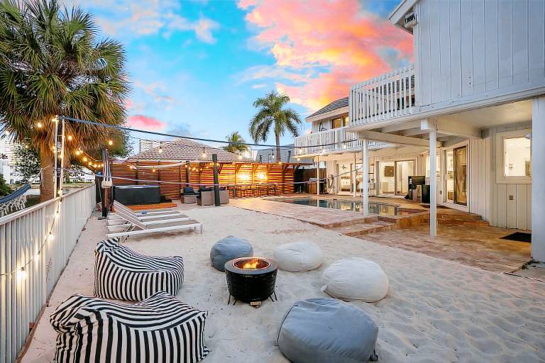 Beachfront Oasis w Htd Pool Cinema Game Room Tiki
