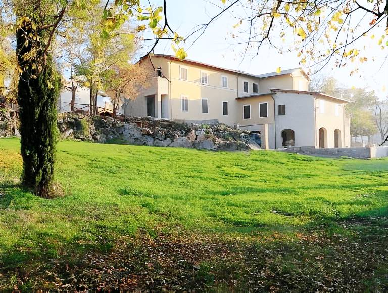 Serviced apartment with BBQ, terrace & garden | Pet-friendly in Foligno