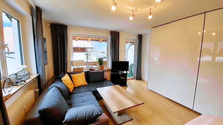 Appartement Fewo Dusche und Bad WC Wohn Schlafraum