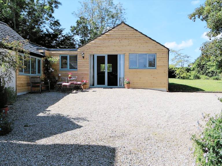 Cottage Broadway