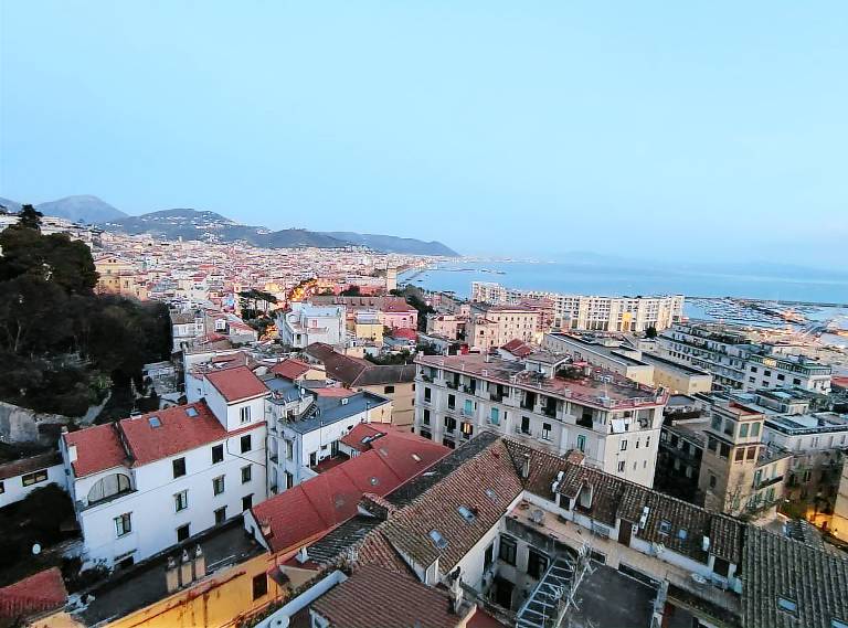 Apartment with hot tub & terrace | City view — photo 3